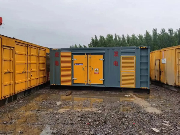 沁水柴油发电机如何判断干式空气滤清器是否需要更换？