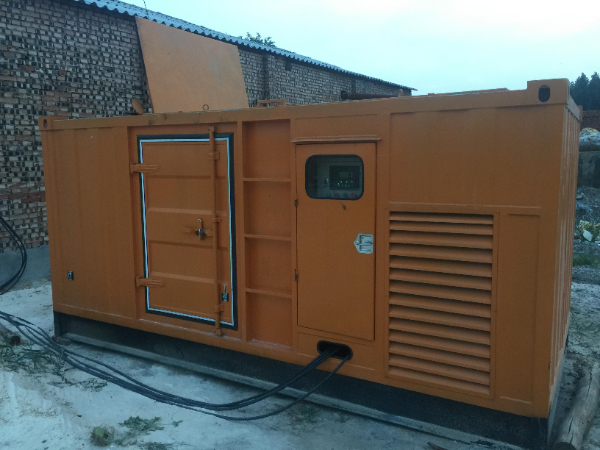 沁水发电机组长期使用中，电缆线的敷设路径有哪些要求？