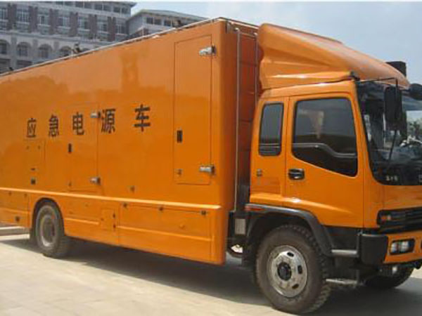 沁水冬季柴油发电机启动前，如何检查燃油系统中的积水？